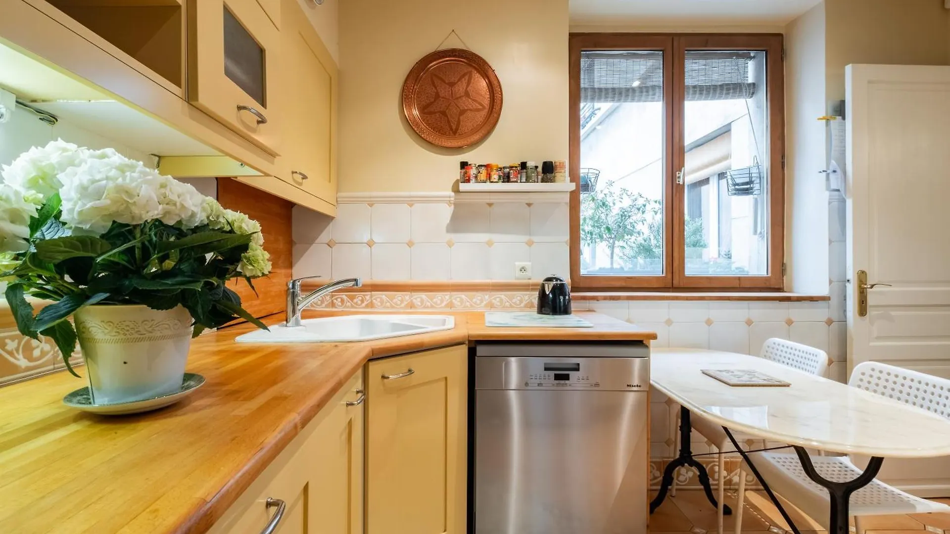 Veeve - Triumphant Design Paris Daire