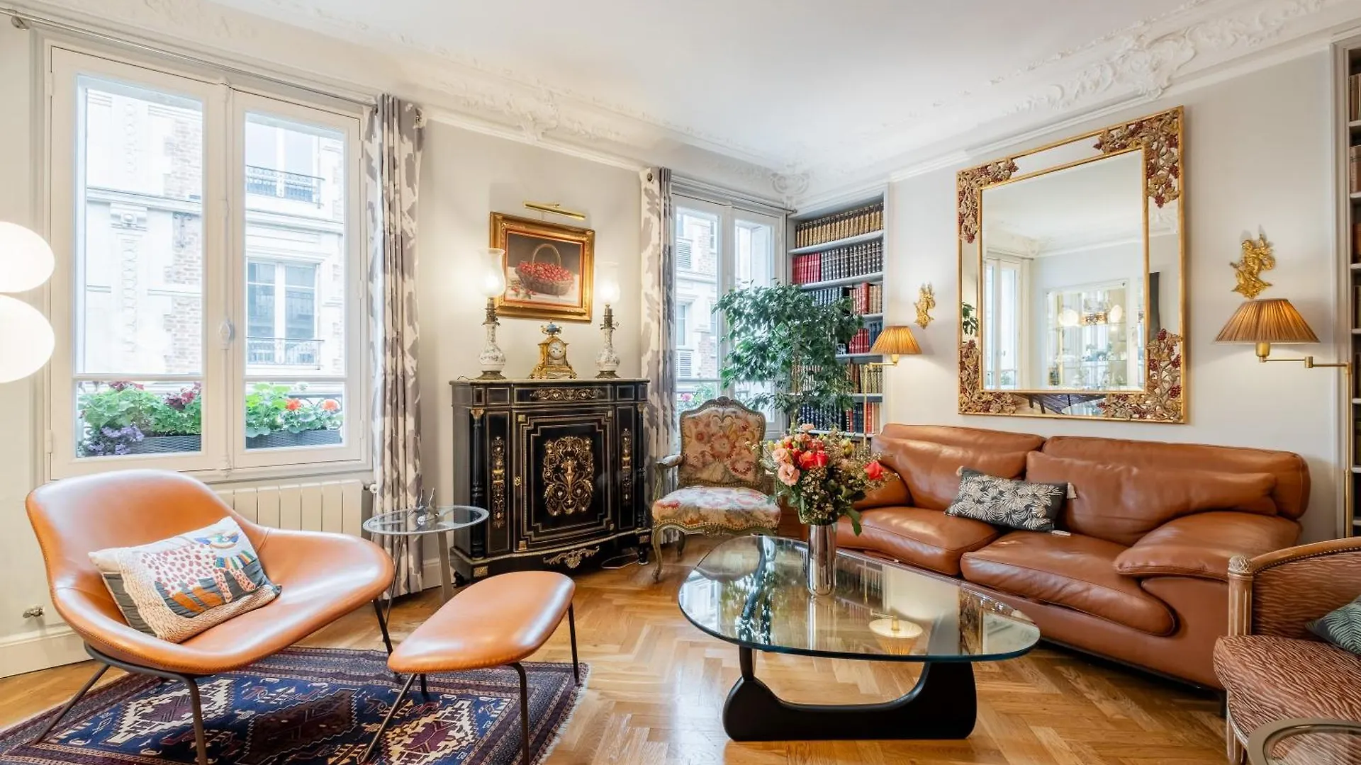 Veeve - Triumphant Design Paris 0*,